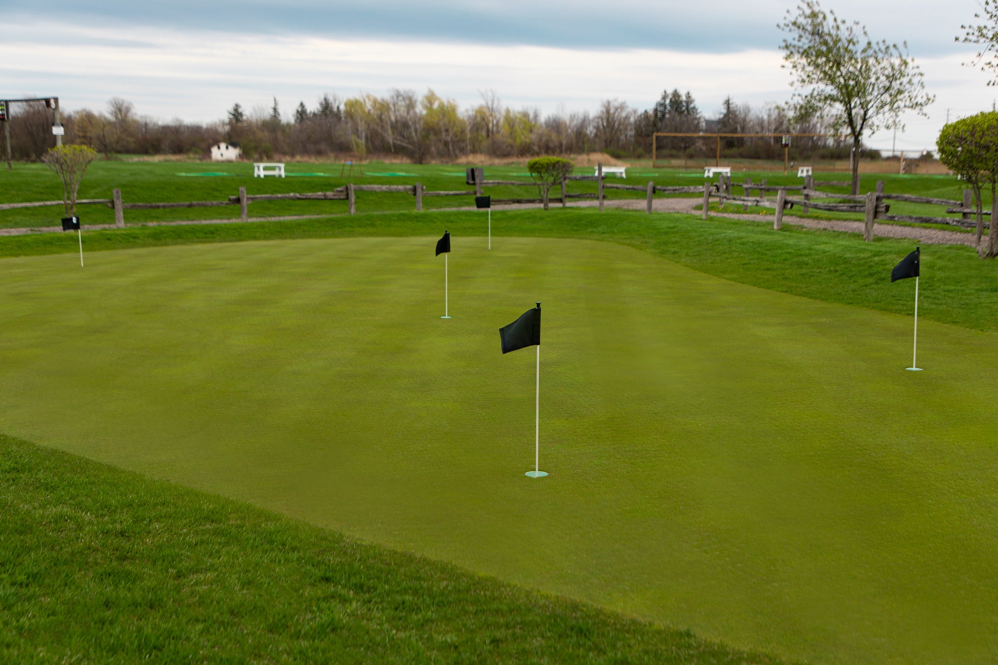 Vic Hadfield Golf & Learning Centre mini golf in Oakville, Ontario